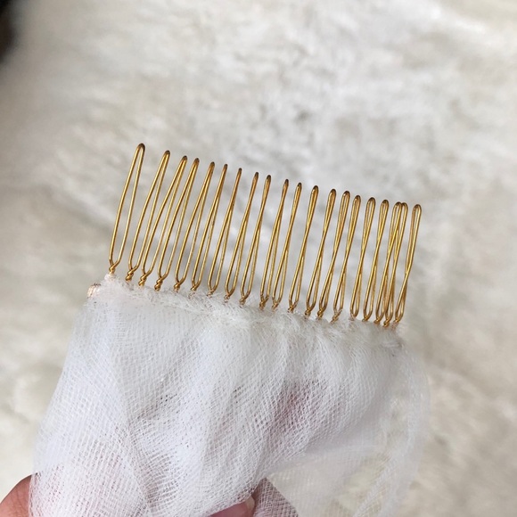 🖤 Gorgeous Light Ivory Single Tier Wedding Veil - Picture 3 of 5